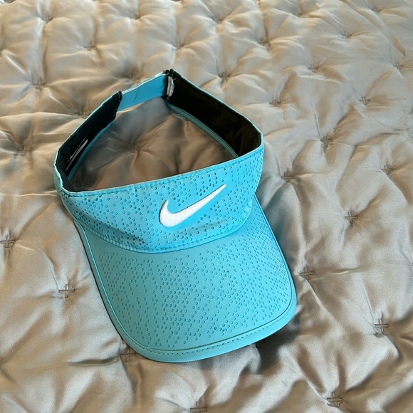 Nike Accessories - Nike golf ladies visor